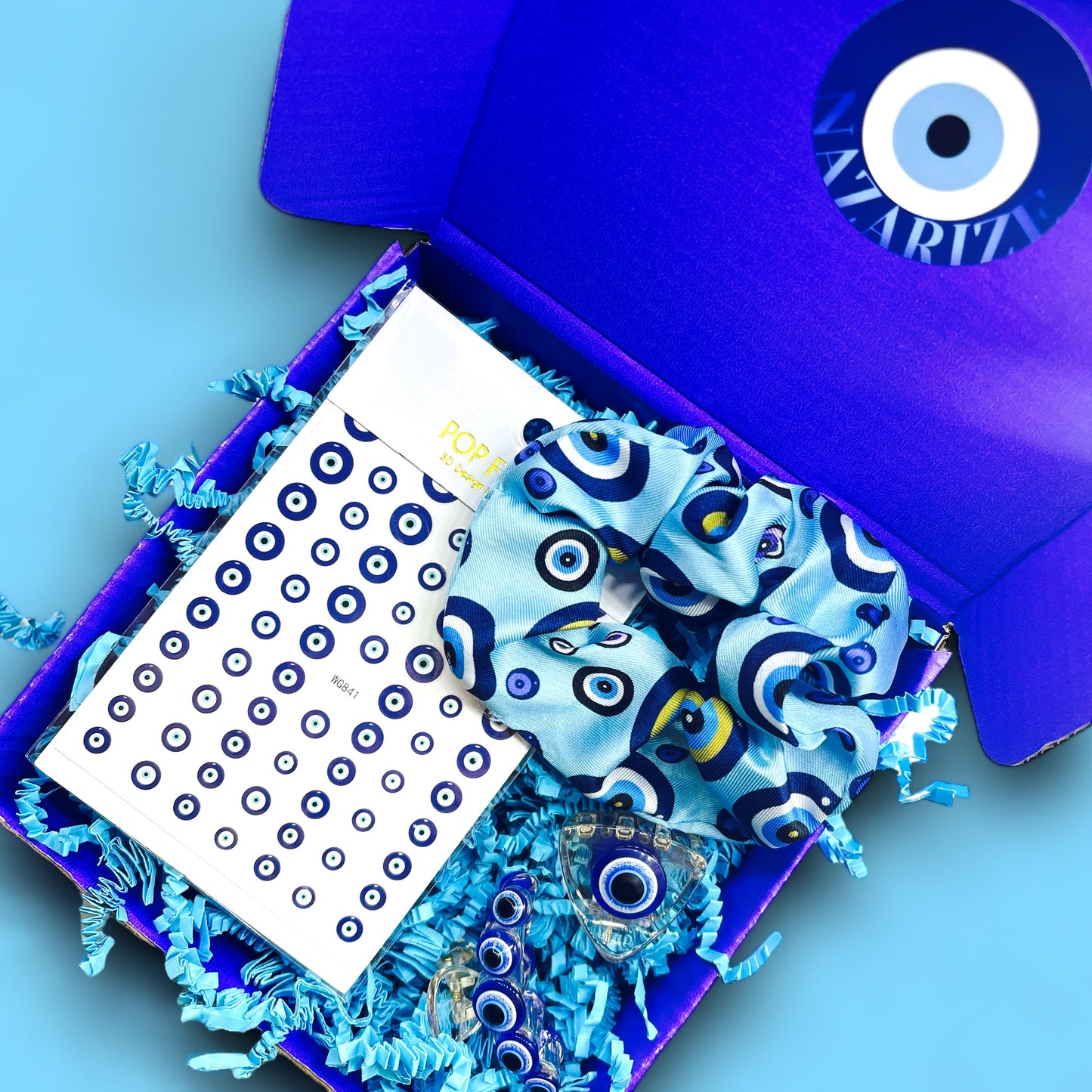 Nazar Glam Cadeaubox: Bevat Nazar nagelstickers, Aqua scrunchie en mini haarklemmenset voor een glamoureuze look
