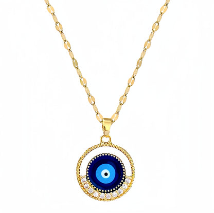 Close-up van de Dreamy Boze Oog ketting, gemaakt van goudkleurig roestvrij staal. Het boze oog symbool fungeert als een stijlvolle talisman die negatieve energie afweert en geluk brengt