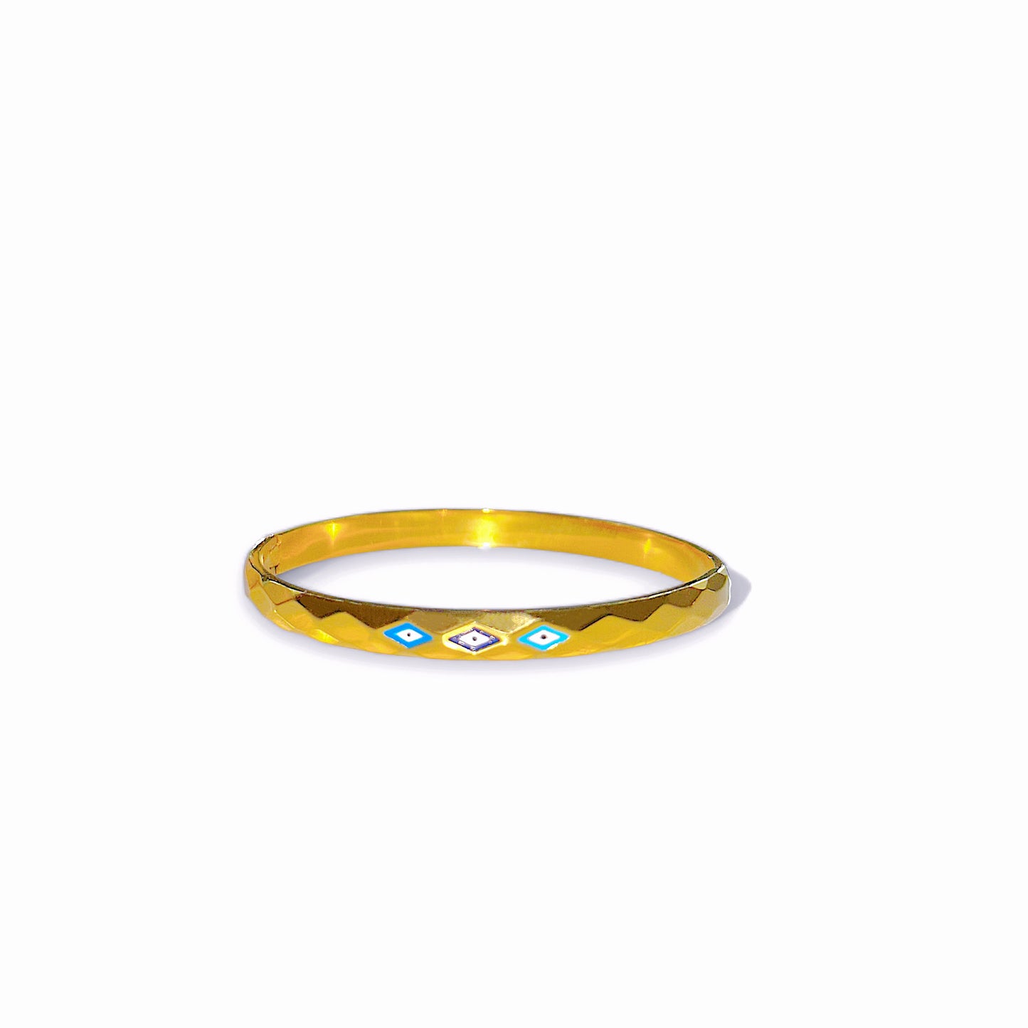 Stijlvolle gouden armband van roestvrij staal met drie boze oog symbolen in verschillende blauwe tinten, biedt bescherming en een trendy look, perfect voor dagelijks gebruik