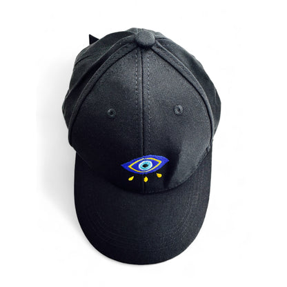 Boze Oog pet in zwart, unisex en gemaakt van 100% polyester voor comfort en duurzaamheid, een stijlvolle toevoeging aan je dagelijkse look.
