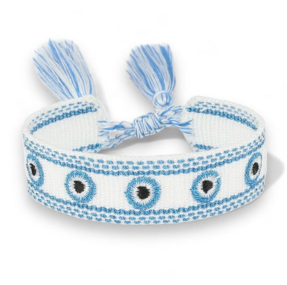 Stijlvolle blauw-witte armband met een tijdloos ontwerp, perfect voor elke gelegenheid. Voeg een vleugje aesthetic toe aan je look met deze comfortabele en elegante armband